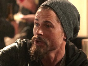 Californication 04x03 - Domove, sladký domove