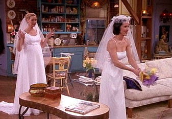 Priatelia 04x20 - Troje svatební šaty (The One with All the Wedding Dresses)