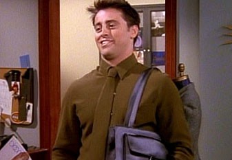 Priatelia 05x13 - Joeyho taška (The One with Joey's Bag)