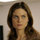 Kosti 01x10 - Žena z letiště (The Woman at the Airport)