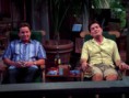 Dva a pol chlapa 06x11 - Čtyři milenky a jeden pohřeb (Devil's Lube, The)